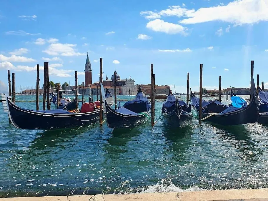 Serenissima Charming Home - In The Heart Of Venice Italy